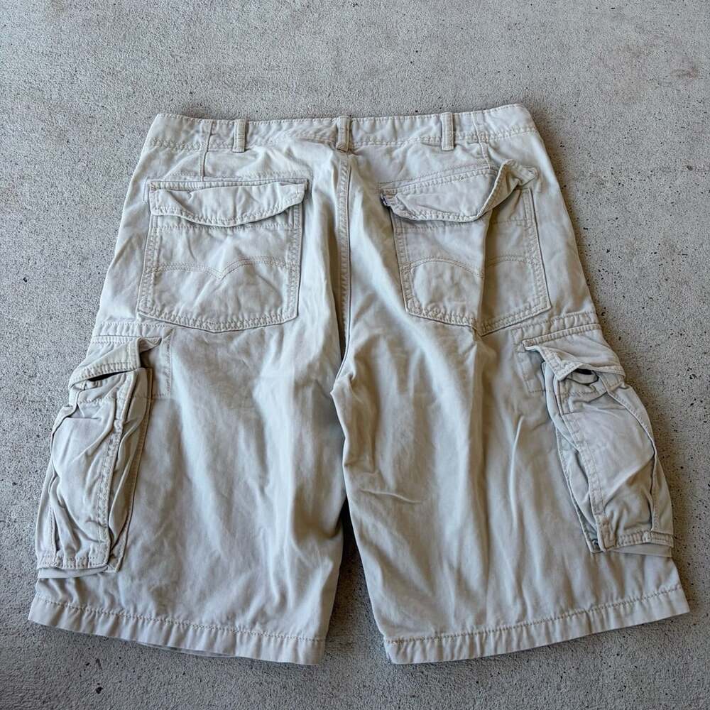 Levi's 2000s Men's Beige Cotton Cargo Shorts Size 36